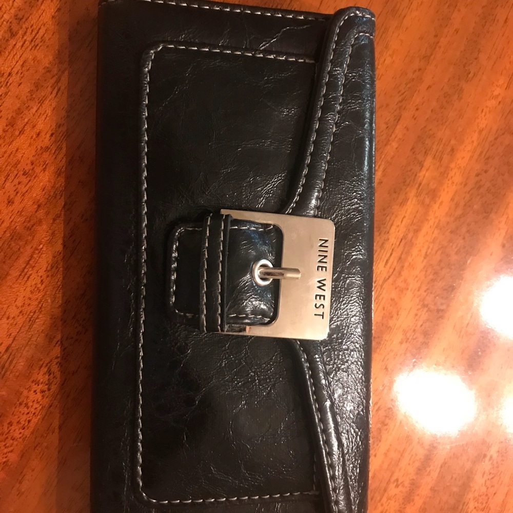 Nine West wallet